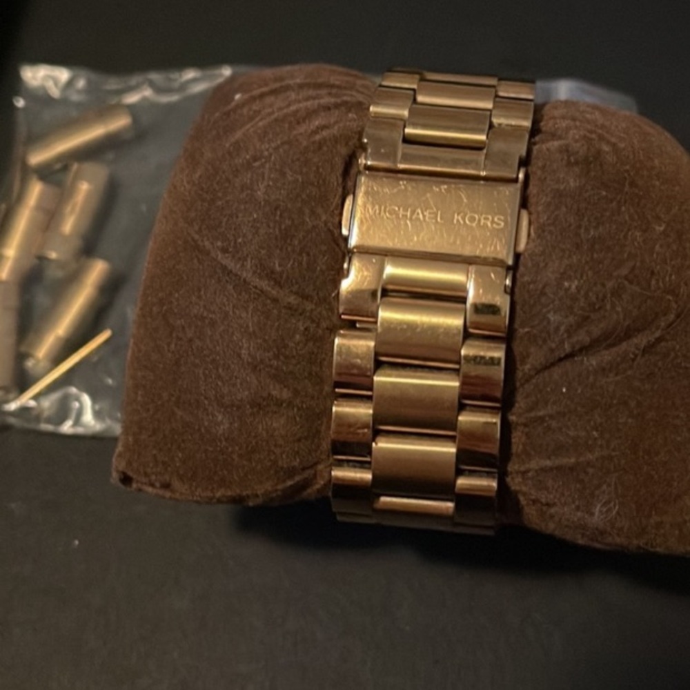 Michael Kors New Battery EUC - Picture 3 of 3